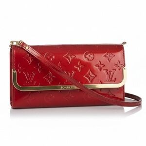 Louis Vuitton Pomme D’Amour Monogram Vernis Rossmore MM Clutch Bag